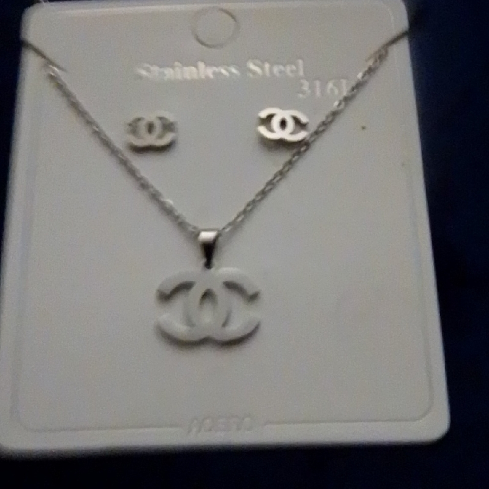 Elegant Silver Jewelry Set